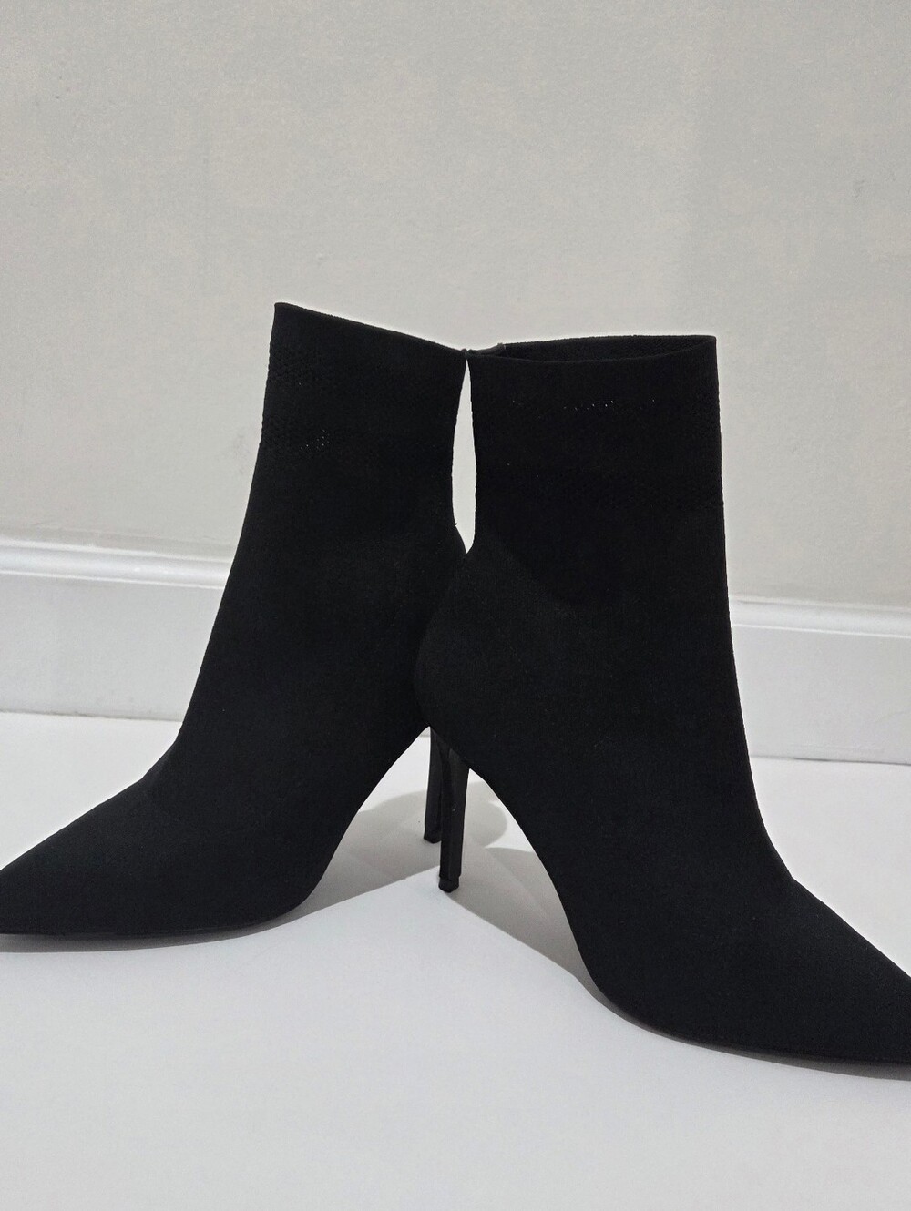 Steve Madden Black Sock Booties Size 8 Pointed Toe Stiletto Heel Excellent Used